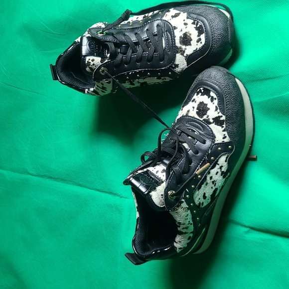 Ladies Michael Kors Sneakers - Picture 1 of 8
